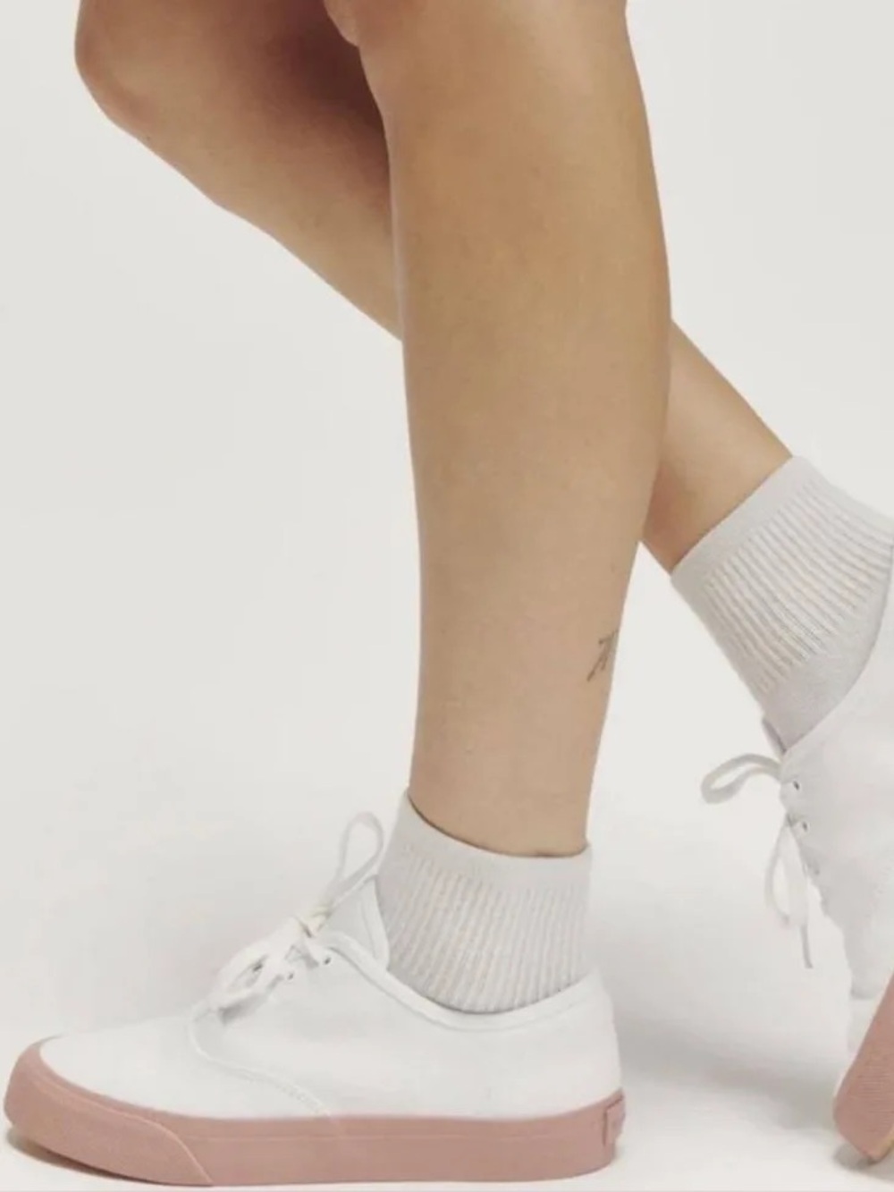 Reformation Hazel Canvas Sneaker Size 9